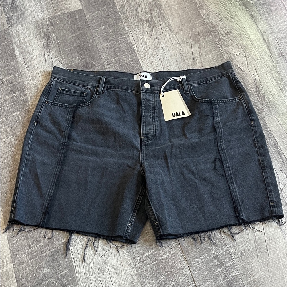 DALA Partner‎ Short